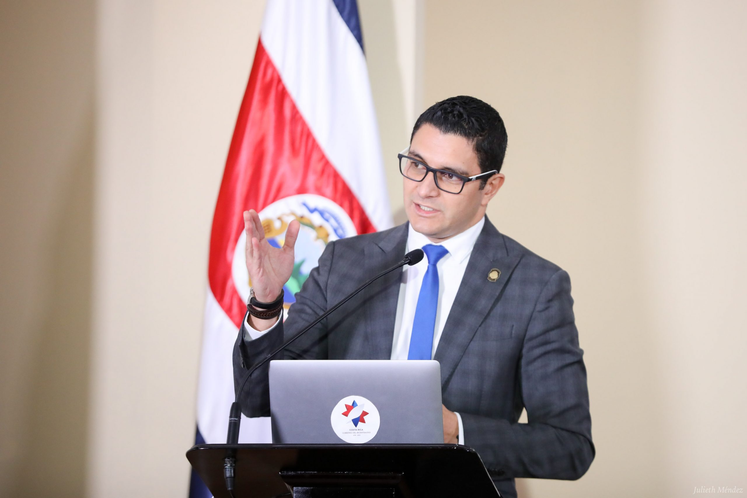 9B9DF915-9BD3-48EA-8ABC-7911C41DD950