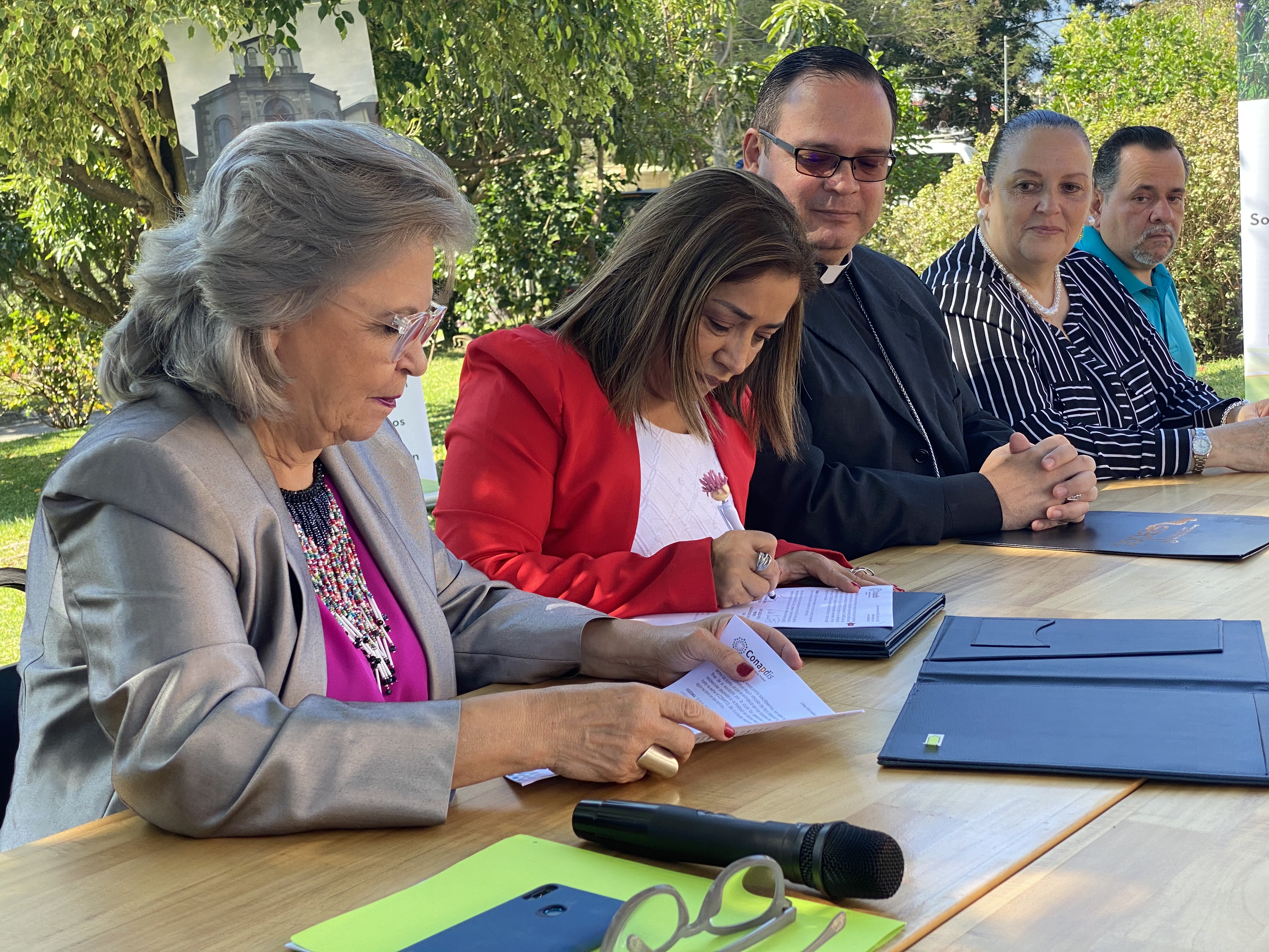 F2AD06D6-5165-4727-BD8E-7A3425C590D1